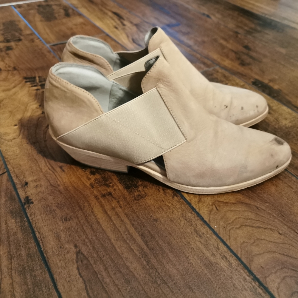 Eileen Fisher Suede Cut Out Ankle Boots Size 8